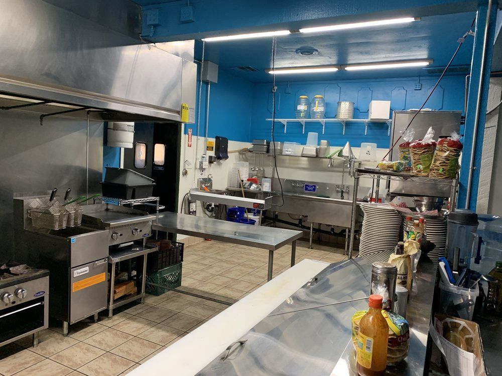 Restaurant For Lease off of HWY 198 - Includes All Equipment : 4545 West Noble Avenue, Visalia, CA 93277